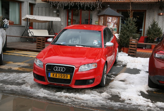 Audi RS4 Sedan