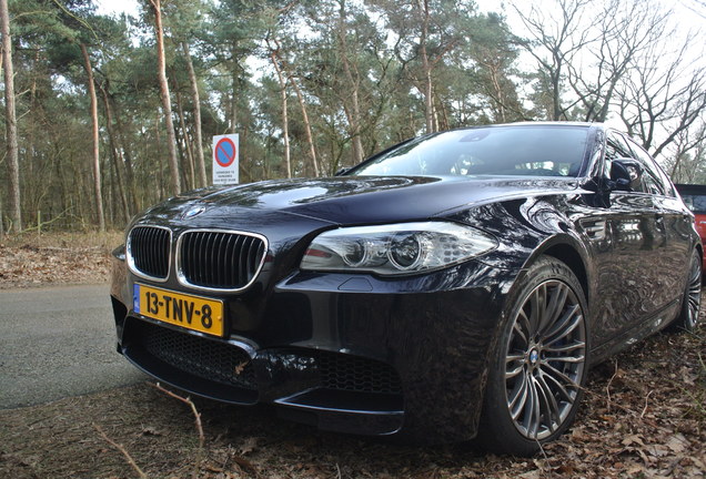 BMW M5 F10 2011