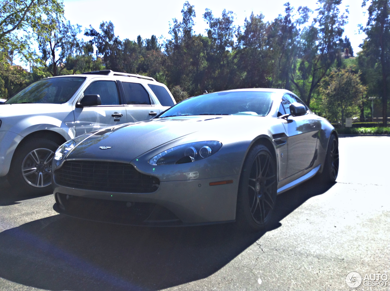 Aston Martin V8 Vantage 2012