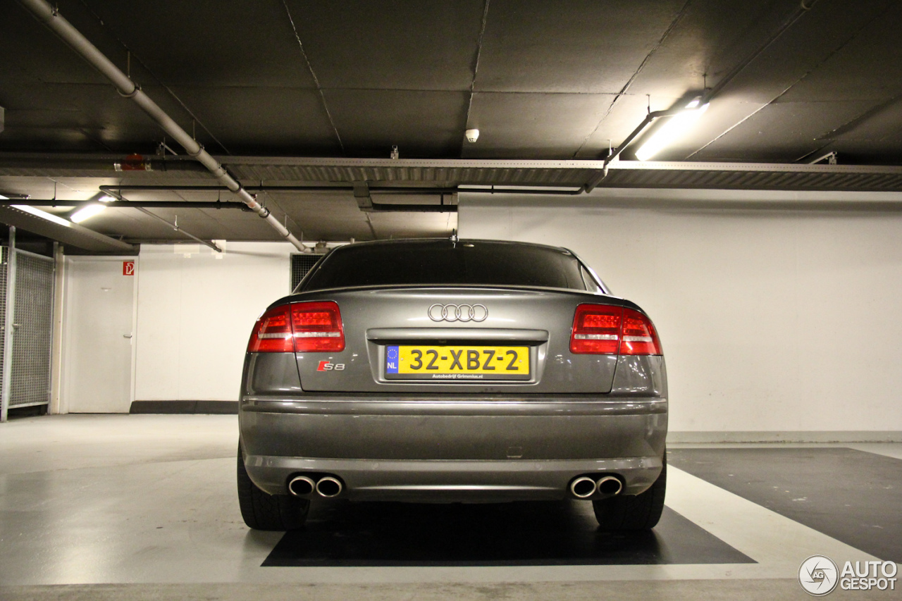 Audi S8 D3