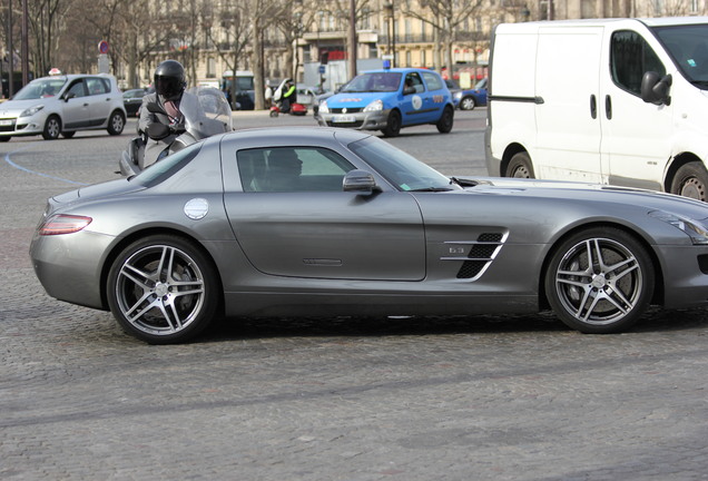 Mercedes-Benz SLS AMG