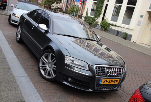 Audi S8 D3