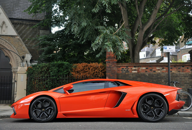 Lamborghini Aventador LP700-4