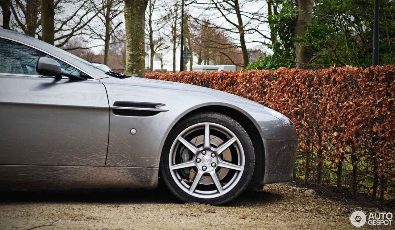 Aston Martin V8 Vantage