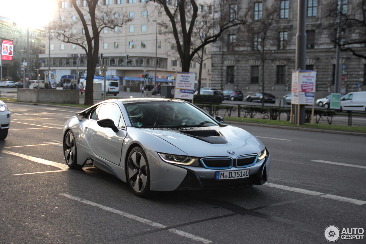 BMW i8