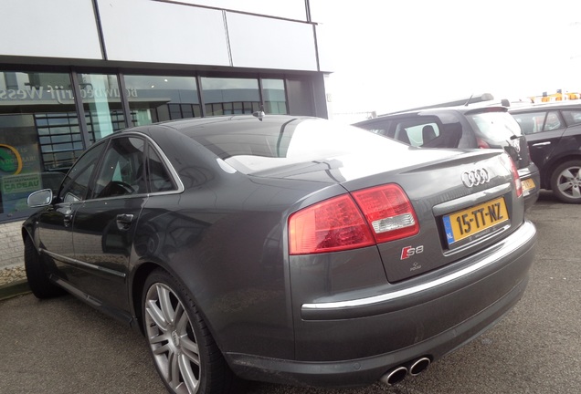 Audi S8 D3