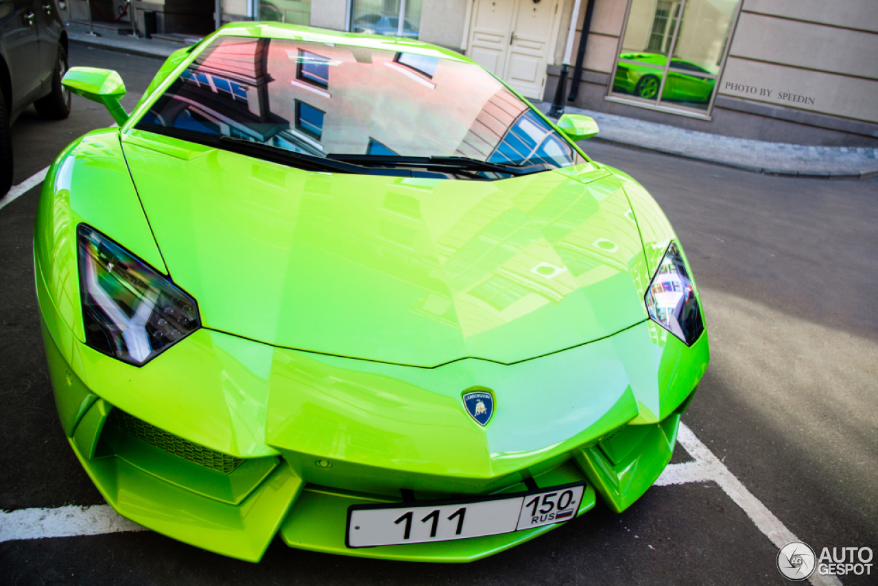 Lamborghini Aventador LP700-4