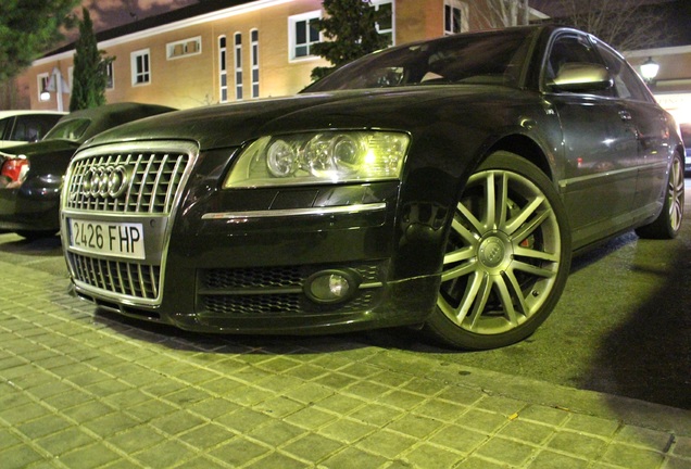 Audi S8 D3