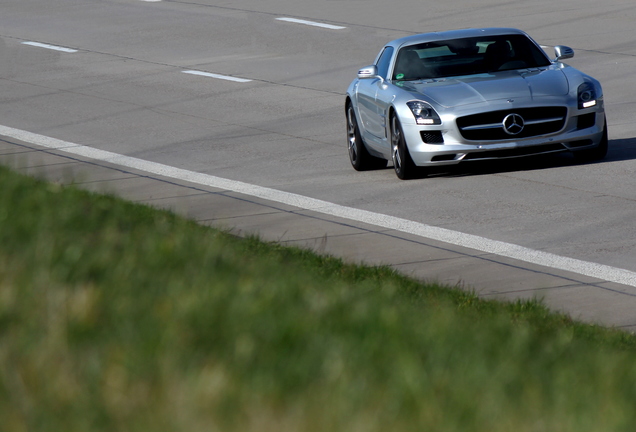 Mercedes-Benz SLS AMG