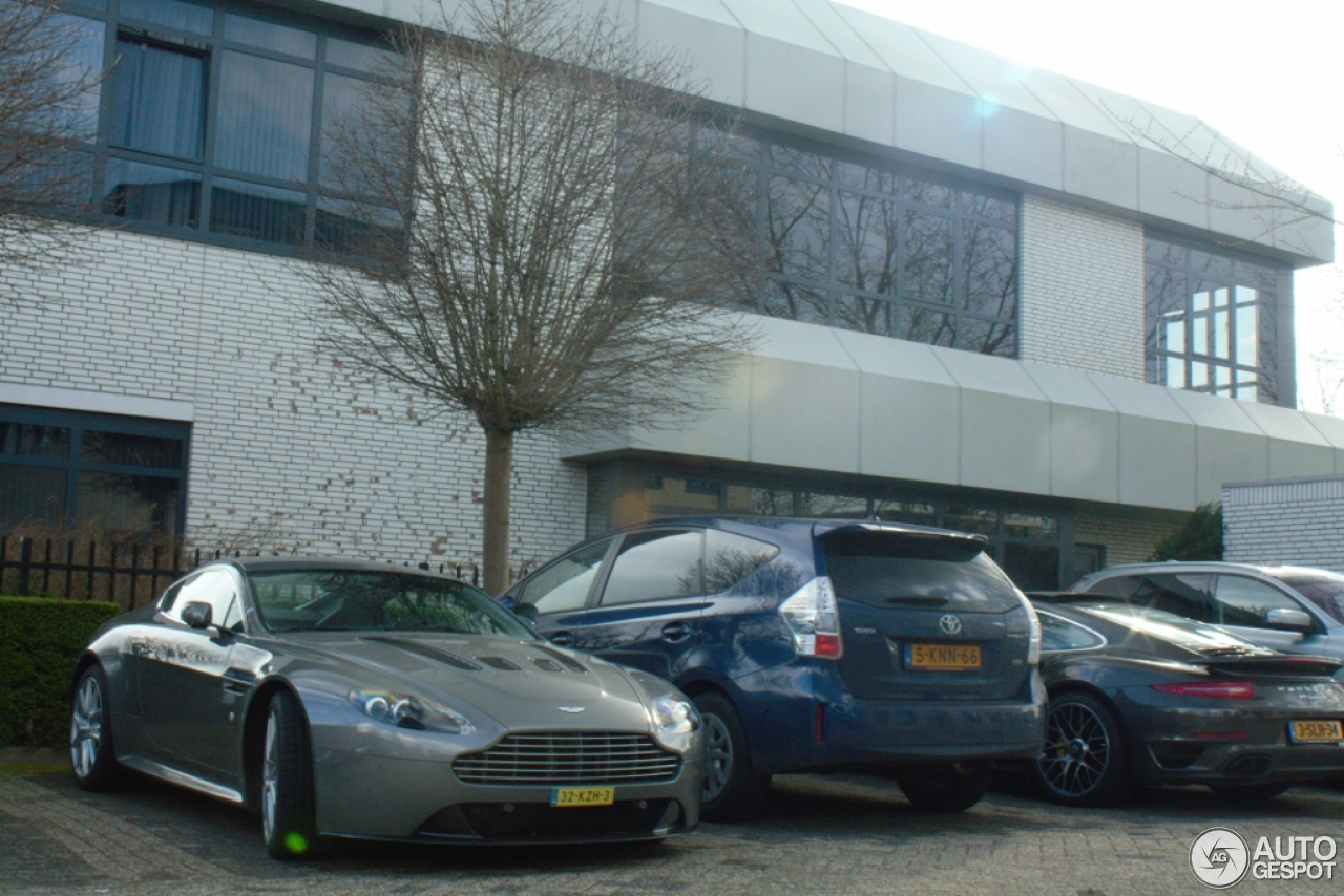 Aston Martin V12 Vantage