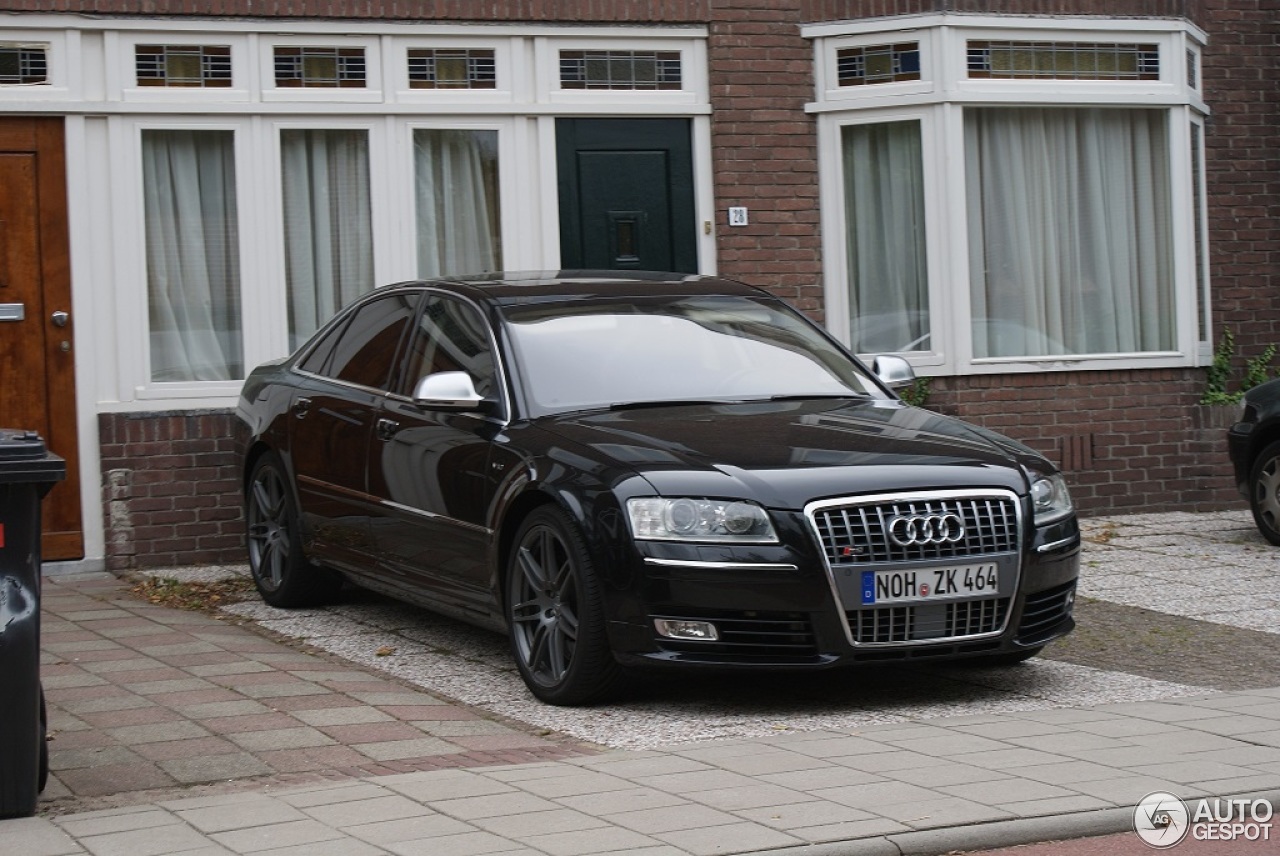 Audi S8 D3