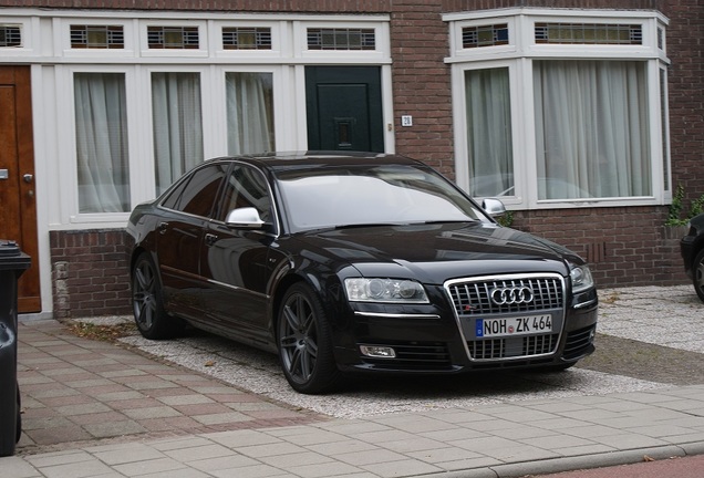 Audi S8 D3