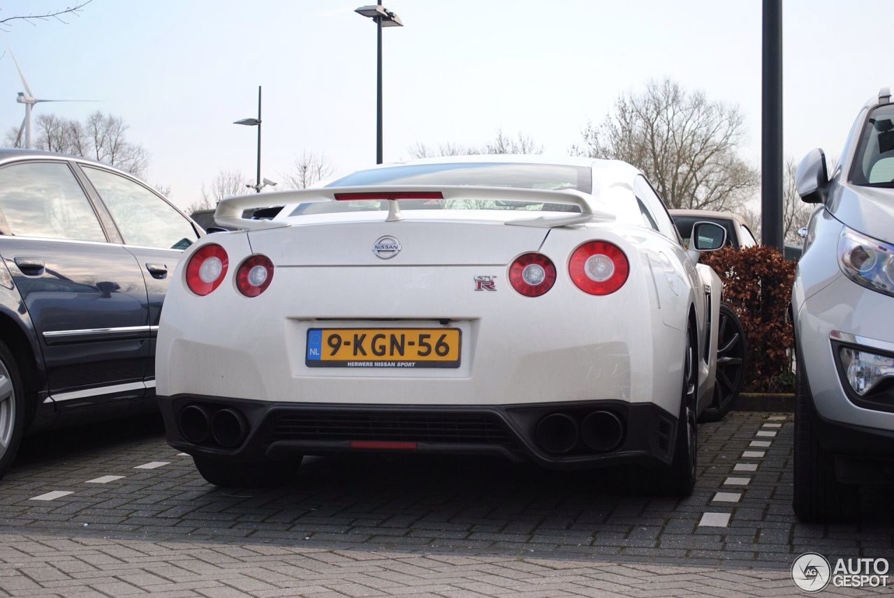 Nissan GT-R 2012