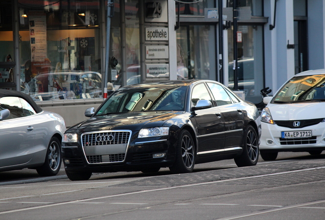 Audi S8 D3