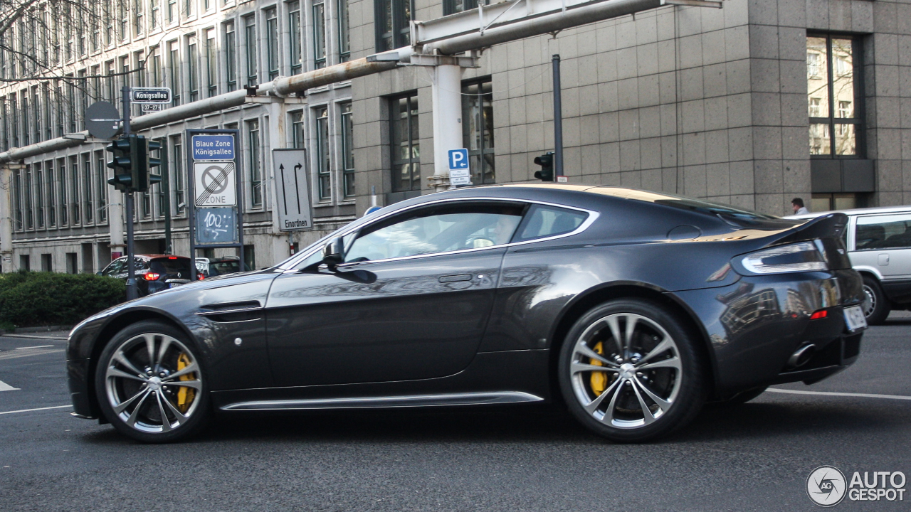 Aston Martin V12 Vantage