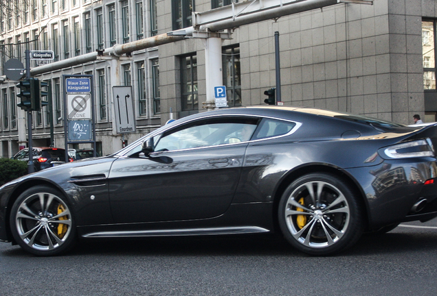 Aston Martin V12 Vantage