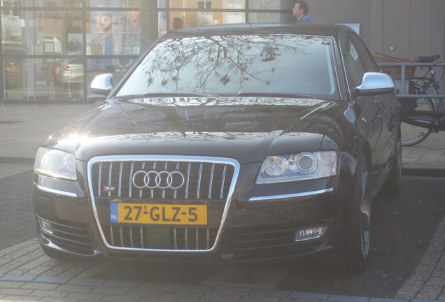 Audi S8 D3