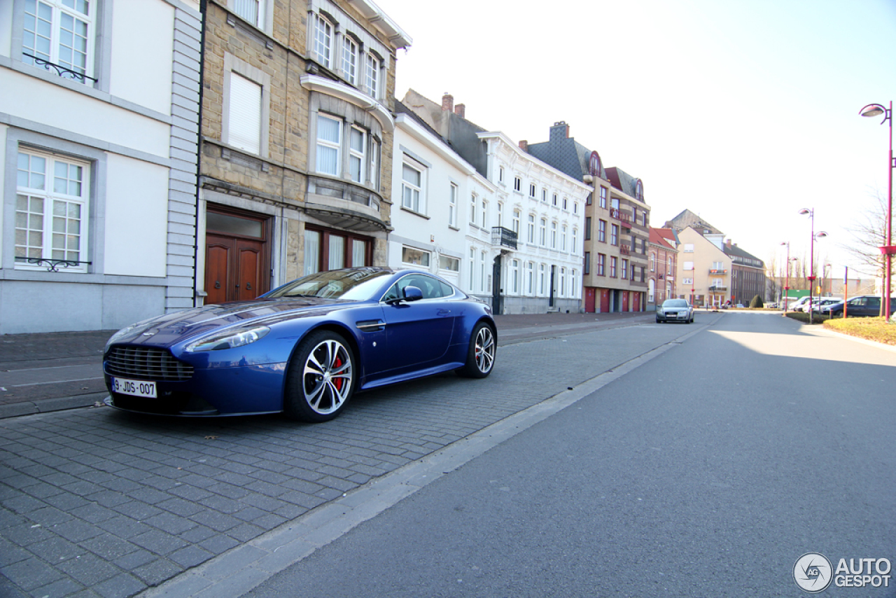 Aston Martin V12 Vantage