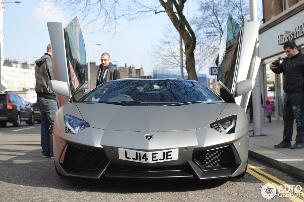 Lamborghini Aventador LP700-4 Roadster