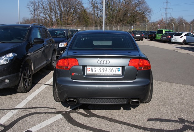 Audi RS4 Sedan