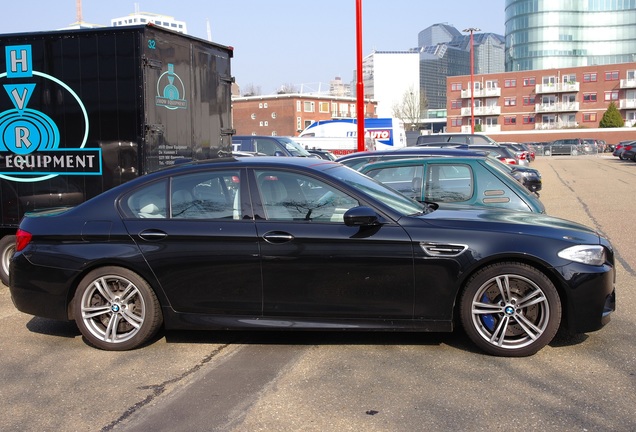 BMW M5 F10 2011