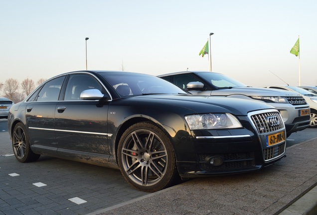 Audi S8 D3