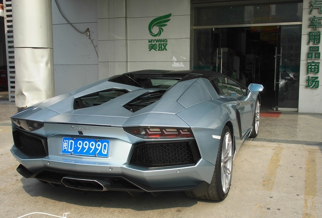 Lamborghini Aventador LP700-4 Roadster