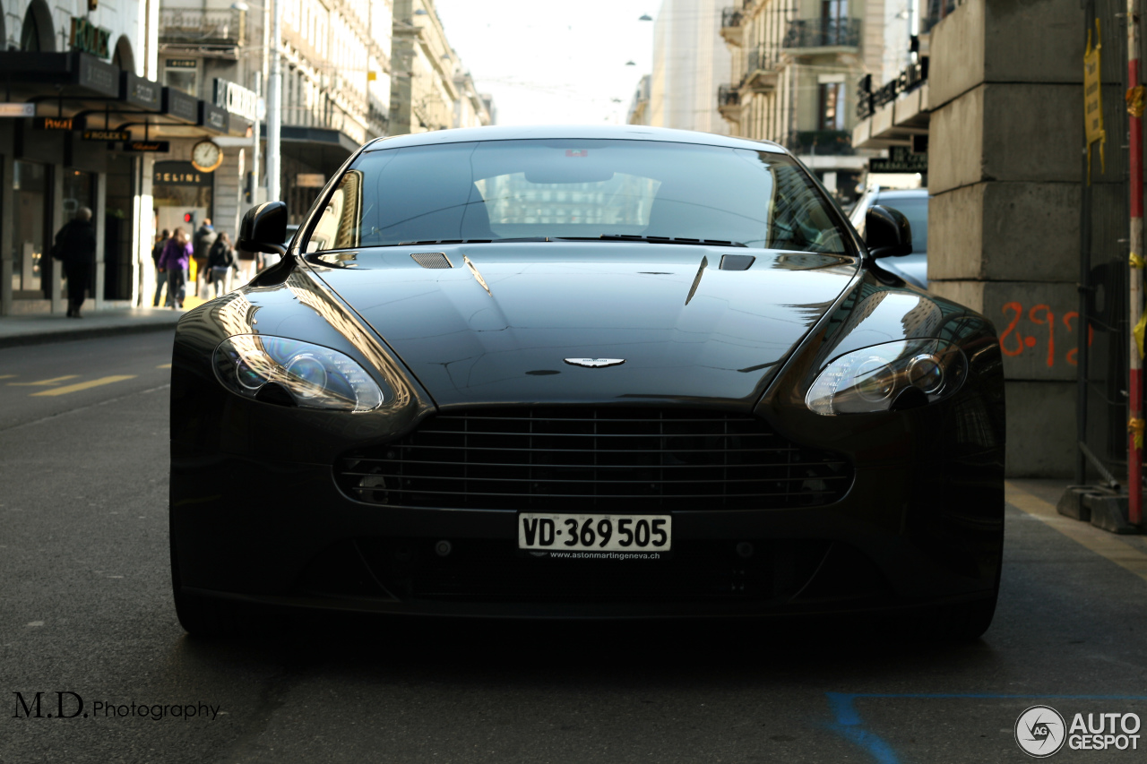 Aston Martin V8 Vantage 2012