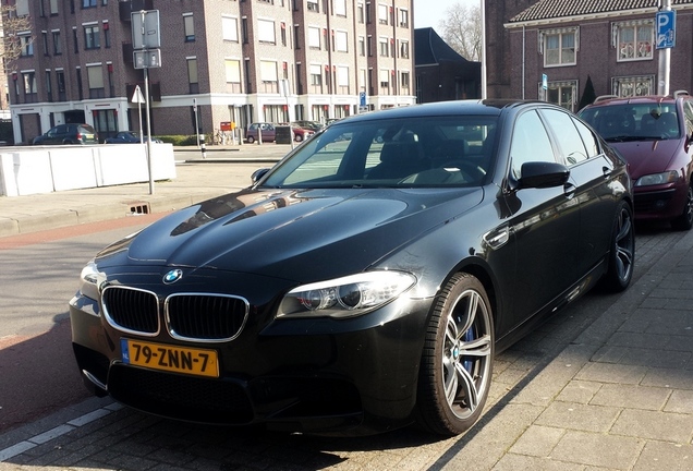 BMW M5 F10 2011