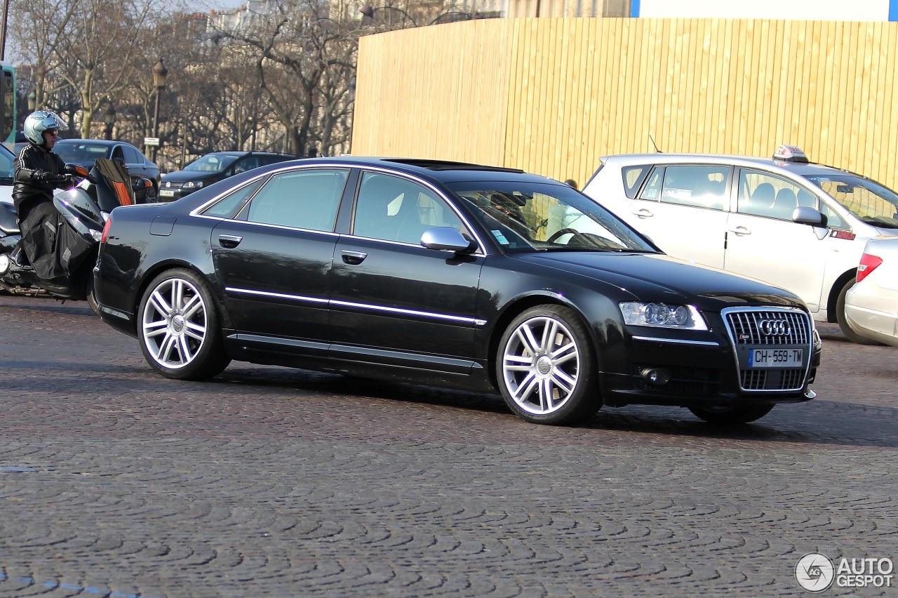 Audi S8 D3