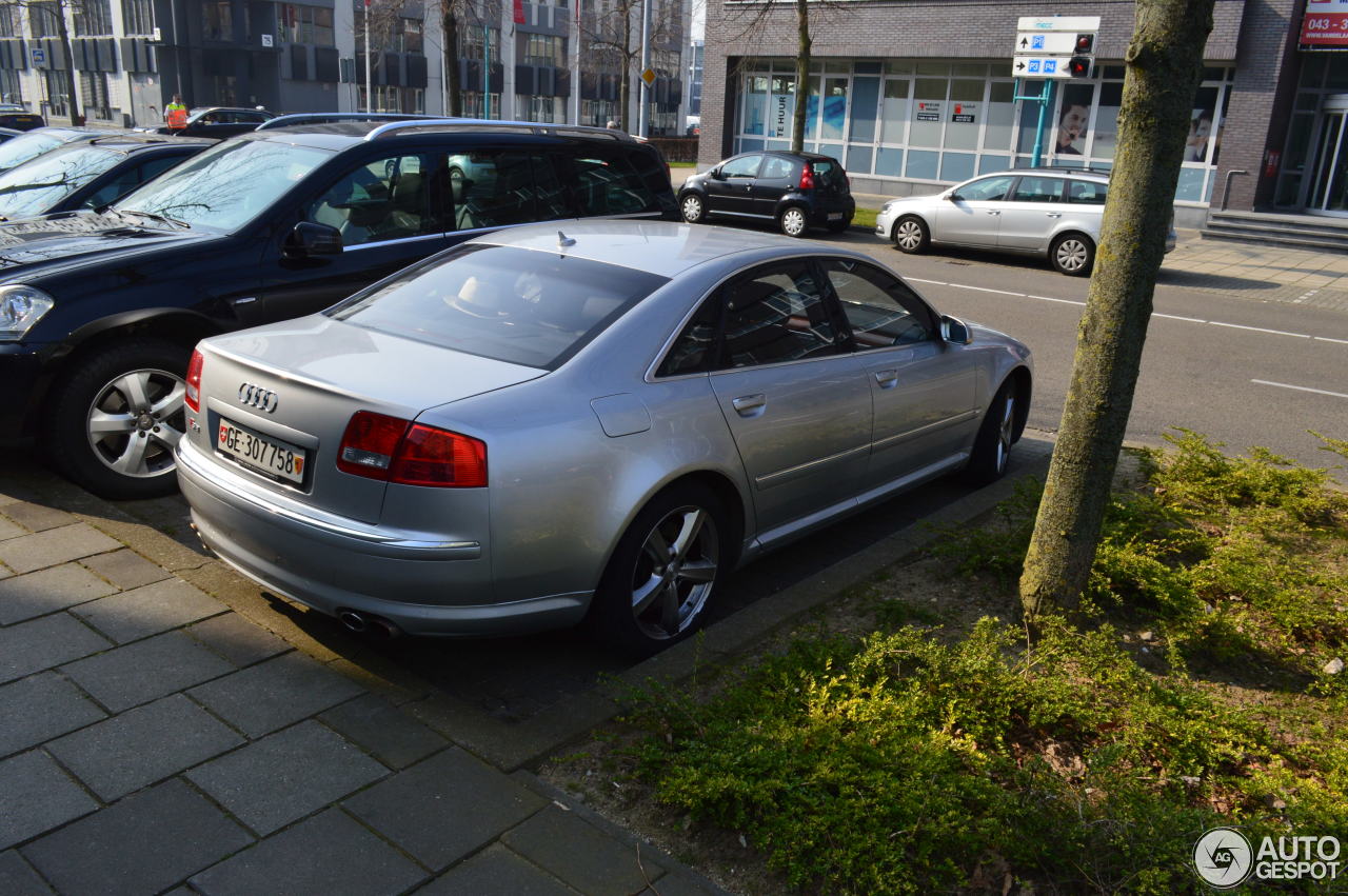 Audi S8 D3