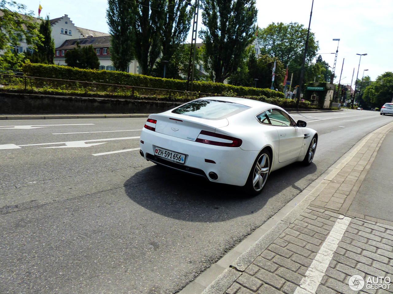 Aston Martin V8 Vantage