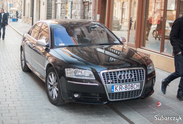 Audi S8 D3