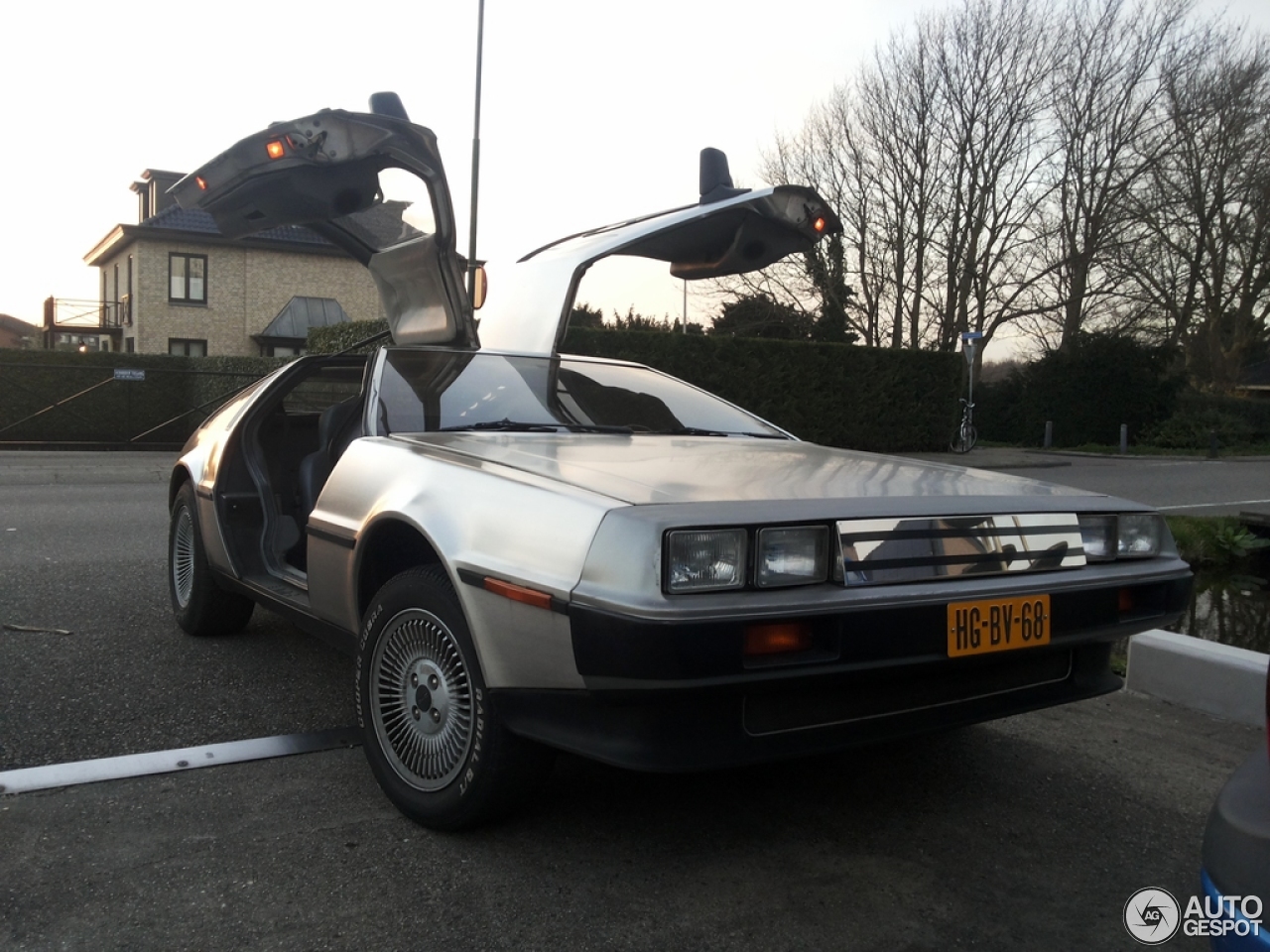 DeLorean DMC-12