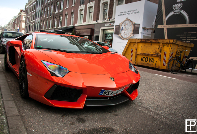 Lamborghini Aventador LP700-4