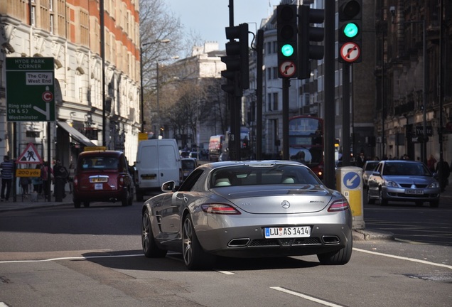 Mercedes-Benz SLS AMG