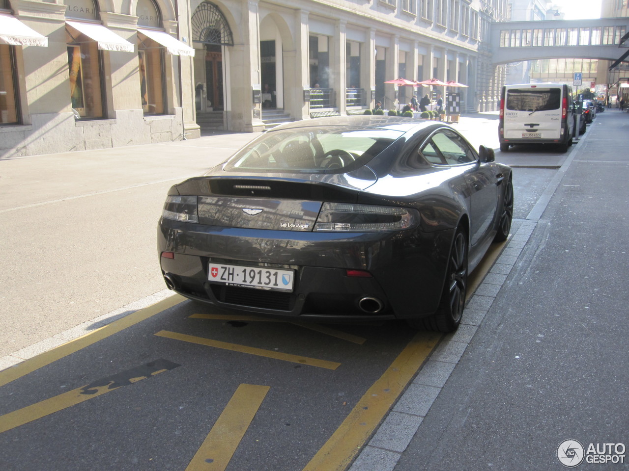 Aston Martin V12 Vantage