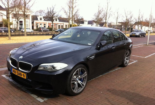 BMW M5 F10 2011