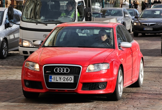 Audi RS4 Sedan