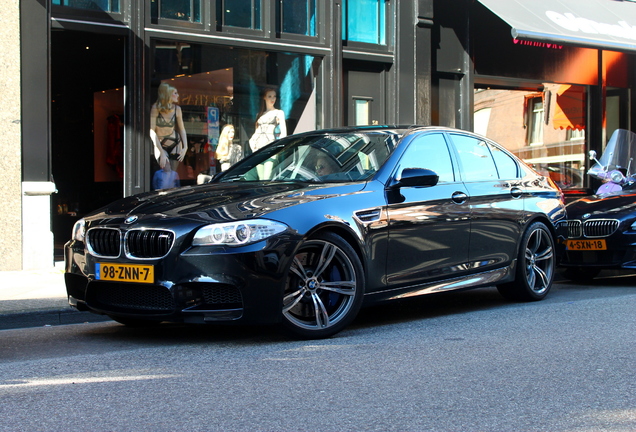 BMW M5 F10 2011