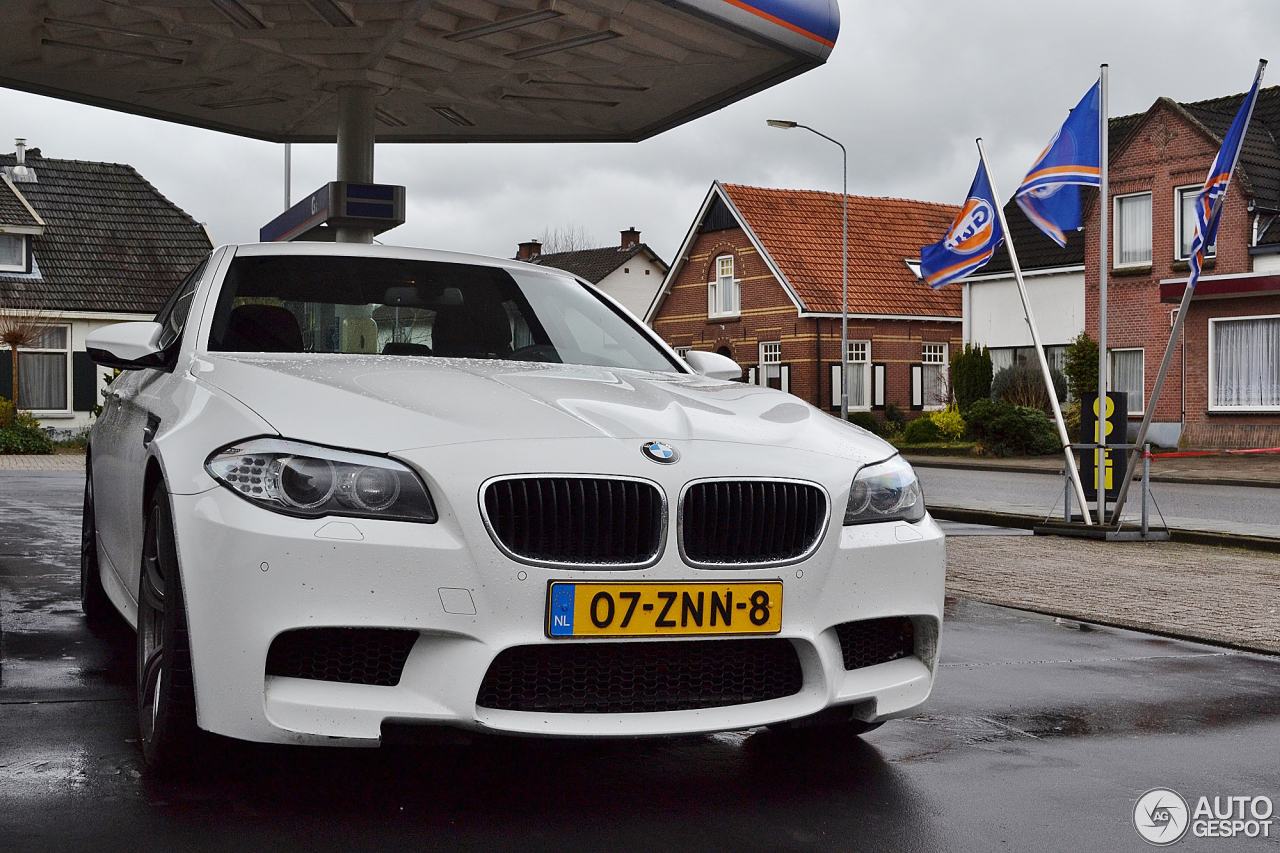 BMW M5 F10 2011