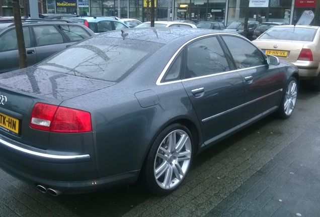 Audi S8 D3