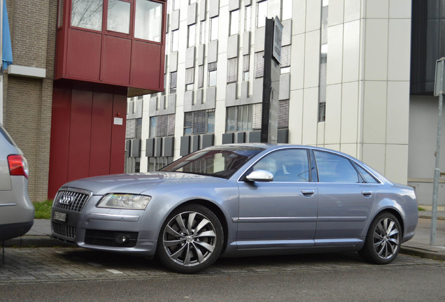 Audi S8 D3