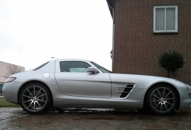 Mercedes-Benz SLS AMG