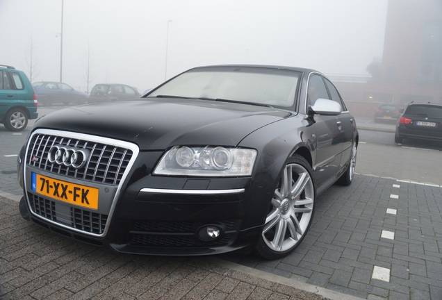 Audi S8 D3