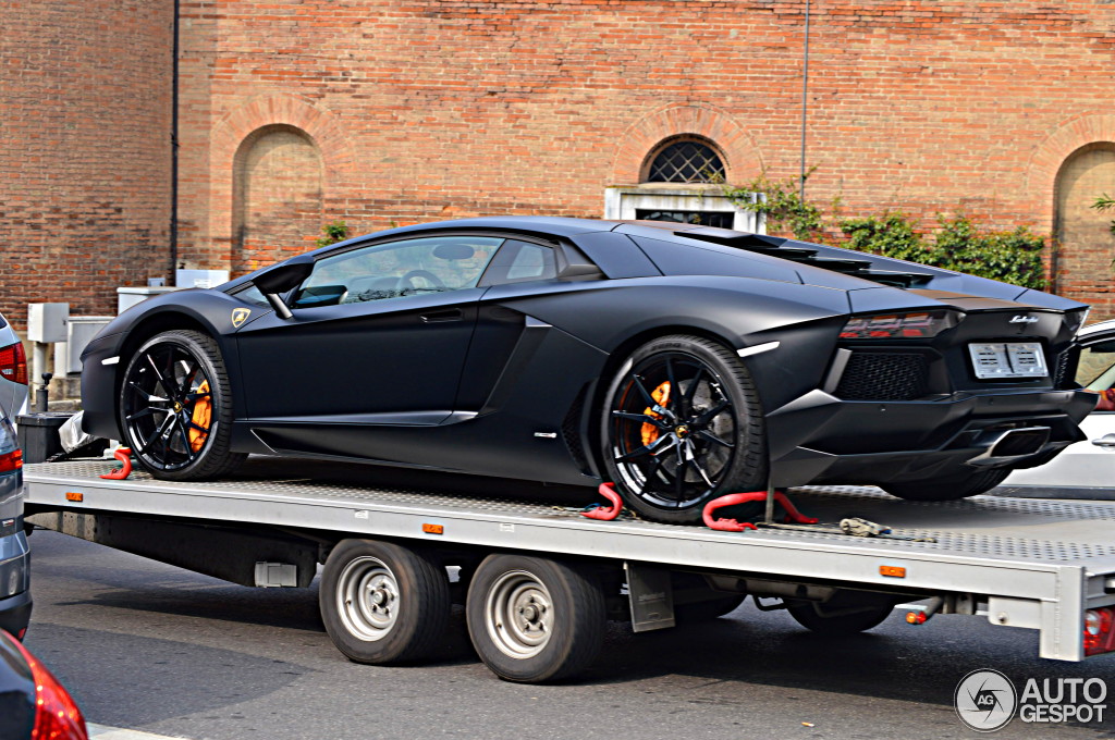 Lamborghini Aventador LP700-4