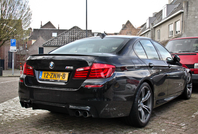 BMW M5 F10 2011