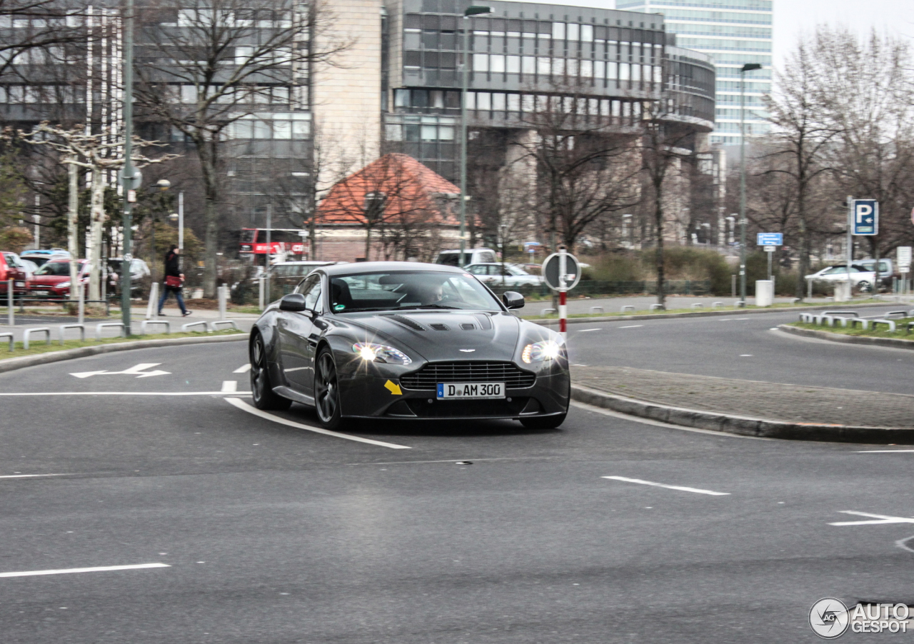 Aston Martin V12 Vantage