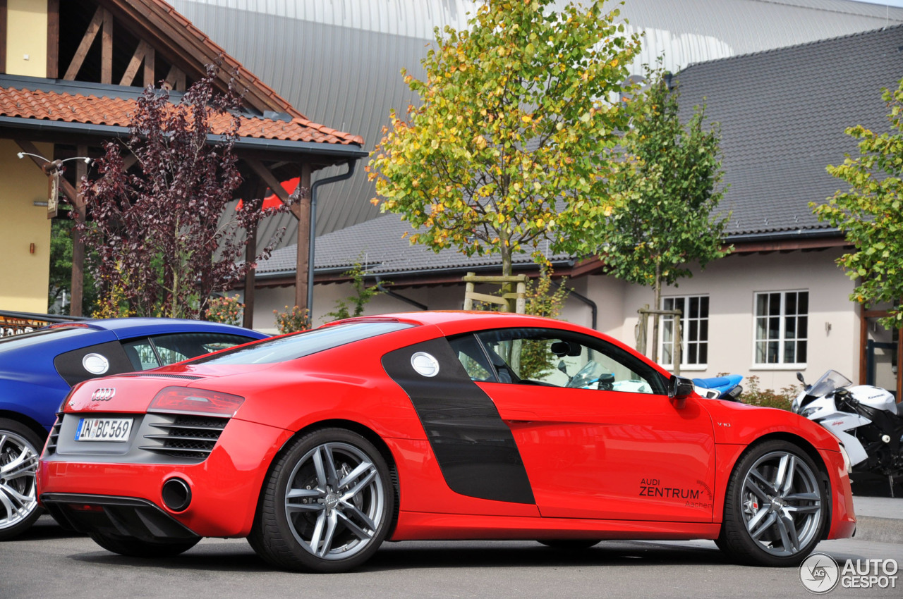 Audi R8 V10 Plus 2013