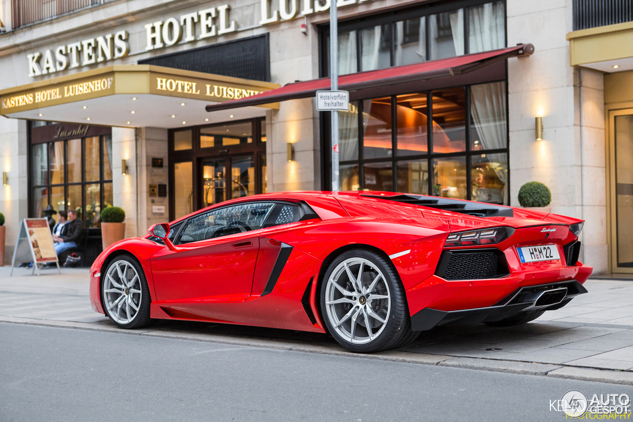 Lamborghini Aventador LP700-4